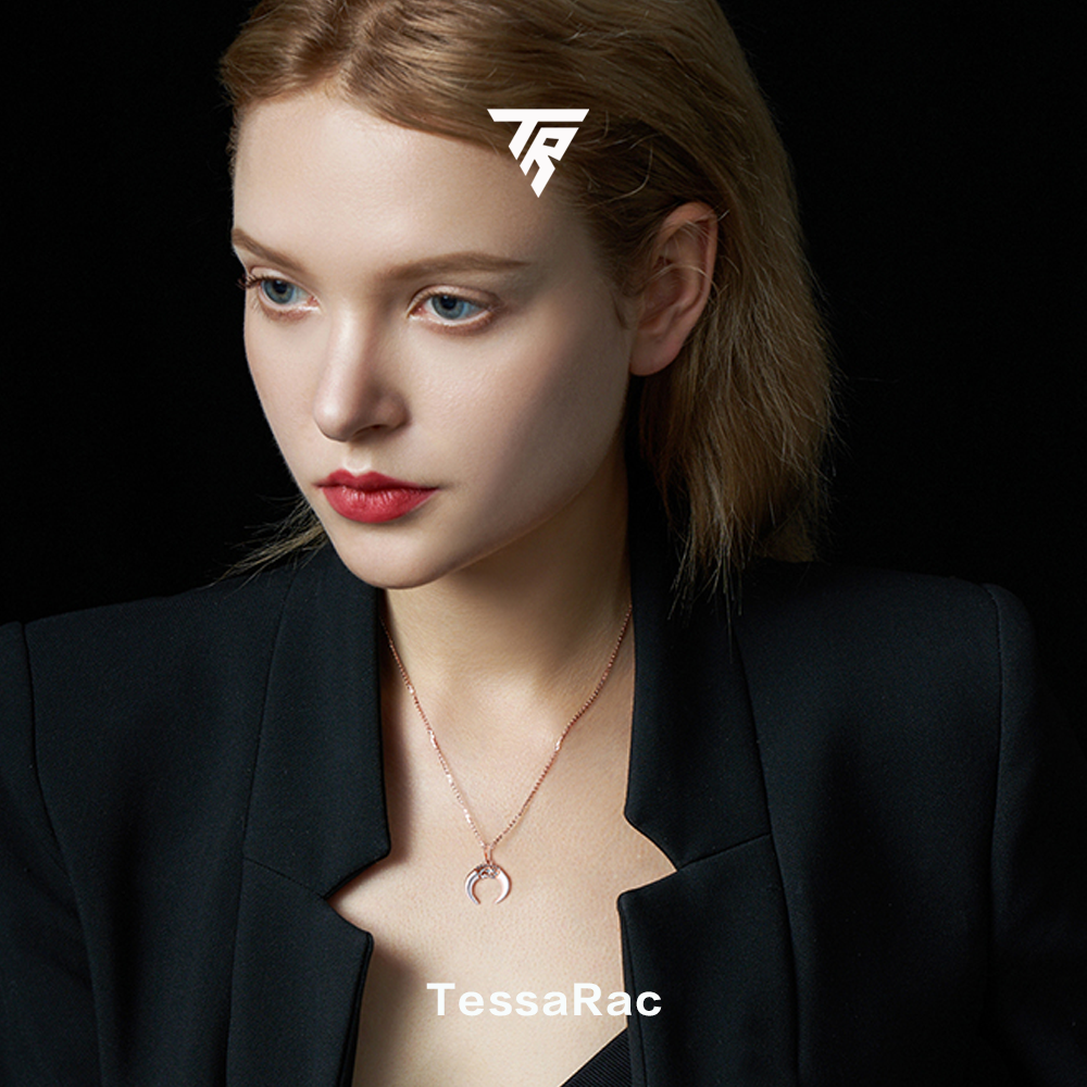 TESSARAC Moon diamond necklace is luxurious TR009